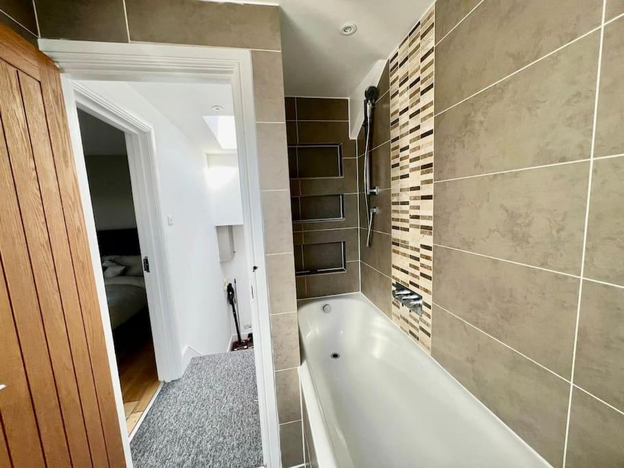 Lovely Two Bed Flat Londra Dış mekan fotoğraf