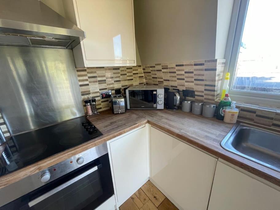 Lovely Two Bed Flat Londra Dış mekan fotoğraf